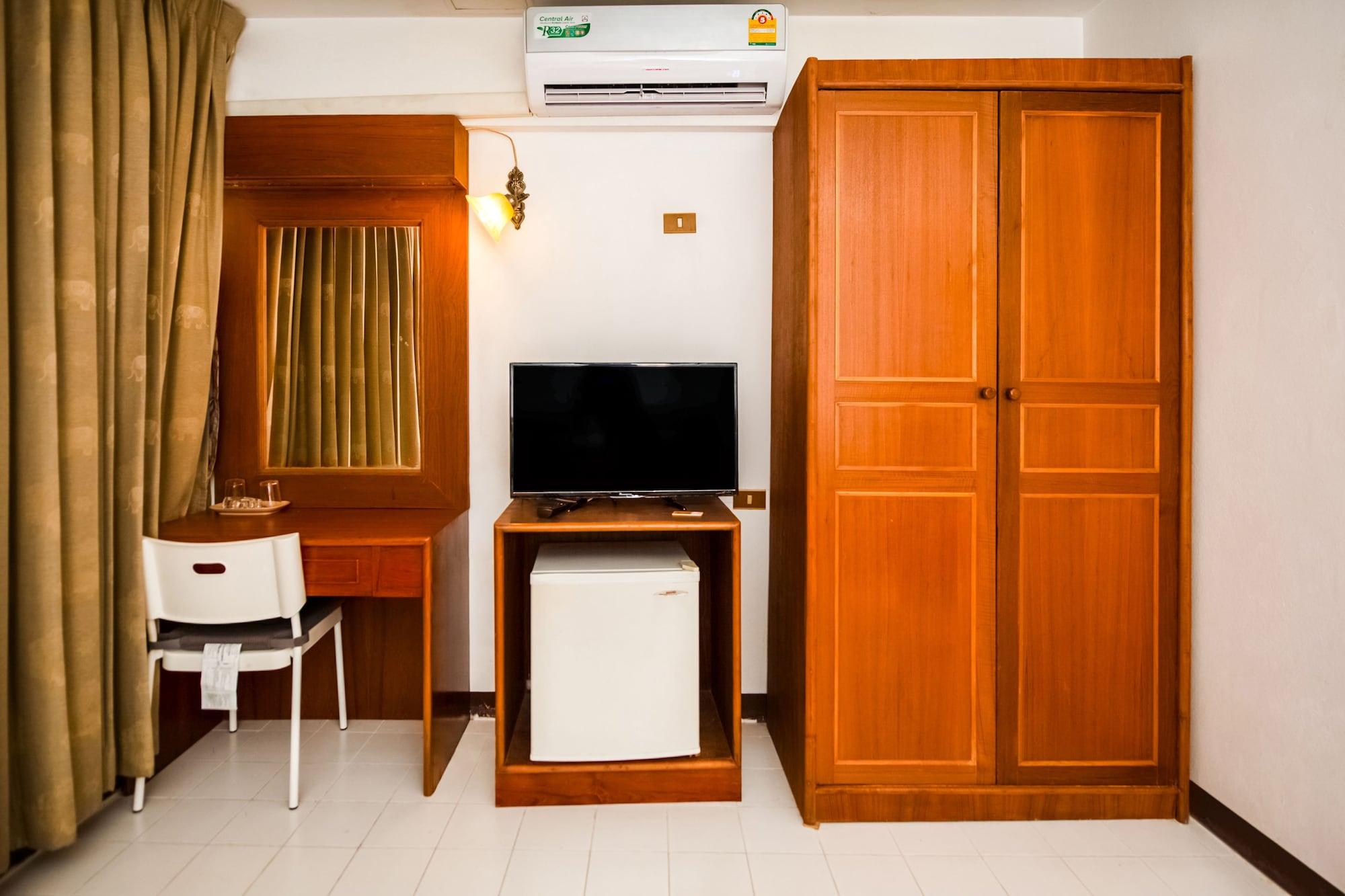 Oyo 320 Regent 2002 Guest House Phuket Екстериор снимка