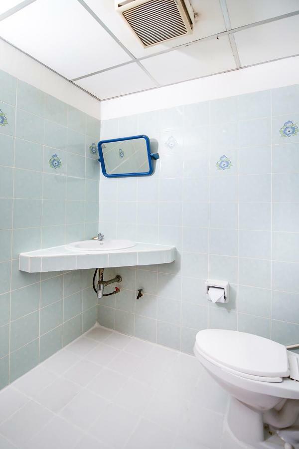 Oyo 320 Regent 2002 Guest House Phuket Екстериор снимка