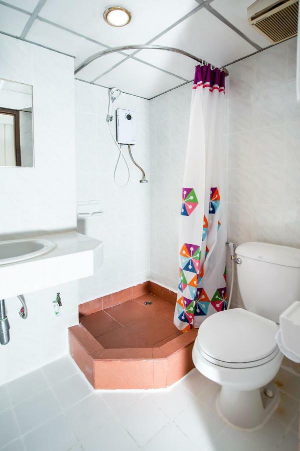 Oyo 320 Regent 2002 Guest House Phuket Екстериор снимка