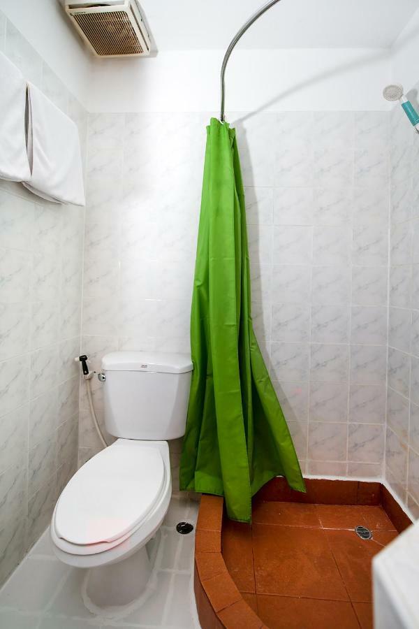 Oyo 320 Regent 2002 Guest House Phuket Екстериор снимка
